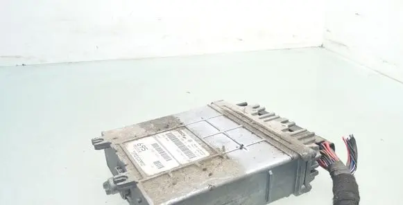 Volvo S40, V40 Engine control unit/module 0281001906 P30613695