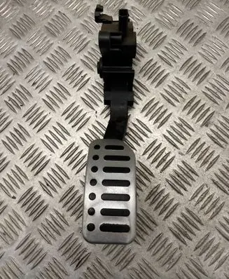 Nissan Juke I F15 Accelerator throttle pedal 180021kmob