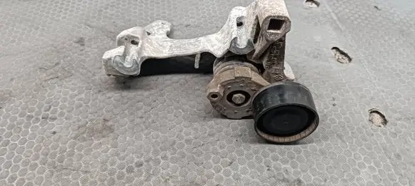 Dacia Sandero II Generator/alternator bracket 117104394R