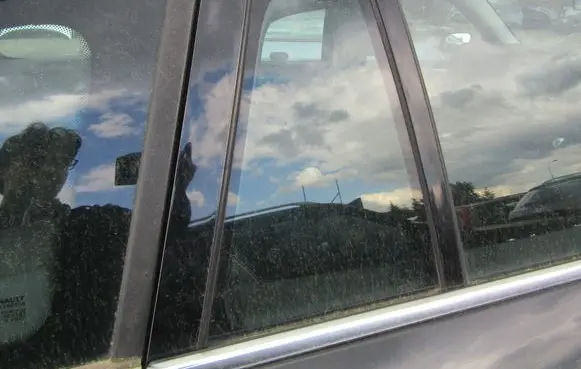 Renault Laguna III Rear side window 