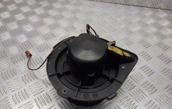 Volkswagen PASSAT B4 Front door blower motor 357820021