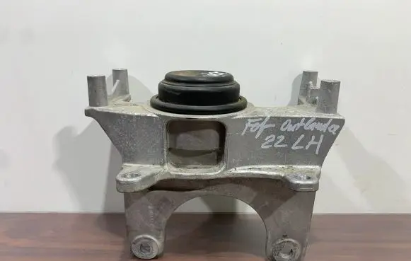 Mitsubishi Outlander IV Engine mount bracket