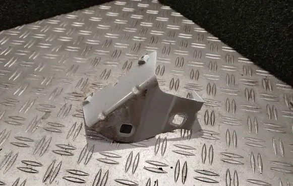 Opel Vivaro Fender mounting bracket 52045R 9031