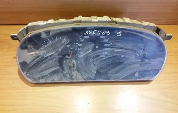 Mazda Xedos 9 Speedometer (instrument cluster) TA04A