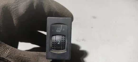Volkswagen PASSAT B5.5 Seat heating switch 3B0963564A