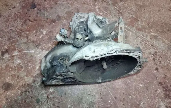 Opel Tigra A Manual 5 speed gearbox 90446059