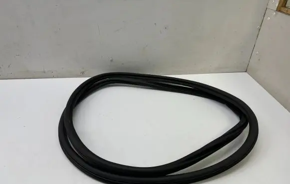 Volkswagen Touareg III Front door rubber seal 760867911D