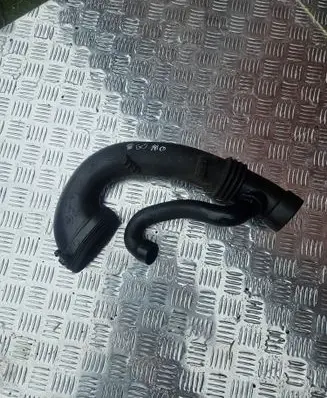 BMW 5 E60 E61 Turbo air intake inlet pipe/hose 7795026