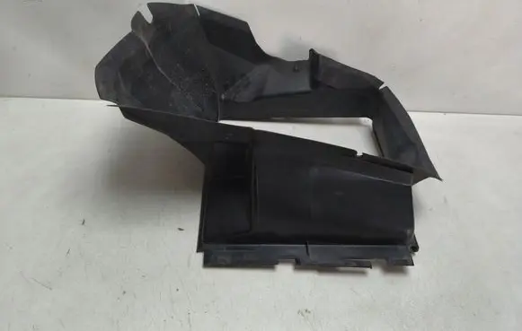 Volkswagen Touareg II Intercooler air channel guide 7P6117335