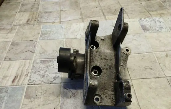 Peugeot 307 Generator/alternator bracket 9636301380