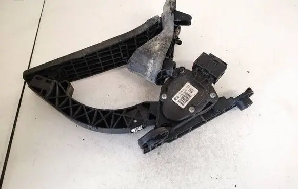 KIA Sorento Accelerator throttle pedal