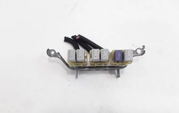 Toyota Corolla Verso AR10 Relay mounting block 