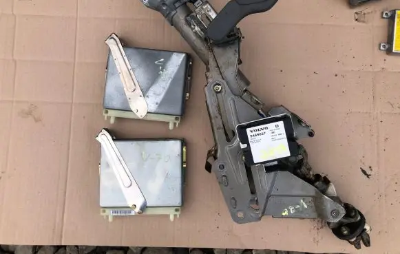 Volvo S70 V70 V70 XC Engine ECU kit and lock set P09442008 09183992
