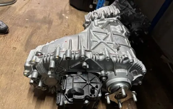 Gearbox transfer box case