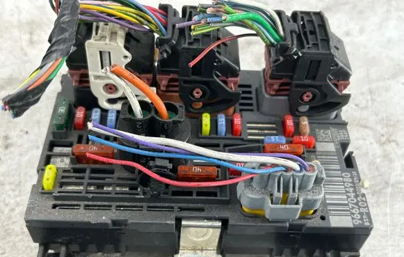 Citroen C4 Grand Picasso Fuse module 9667044980