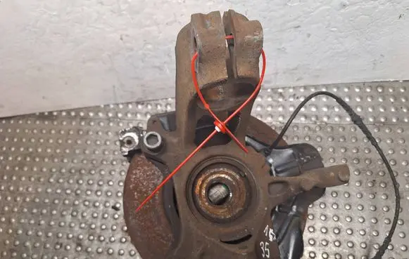 Front wheel hub spindle knuckle