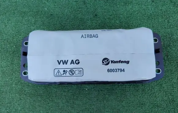 Volkswagen Tiguan Airbag cover 571880204E