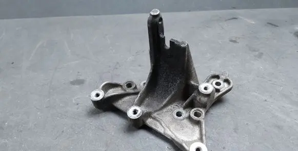 Peugeot 207 CC Engine mounting bracket 9656392880