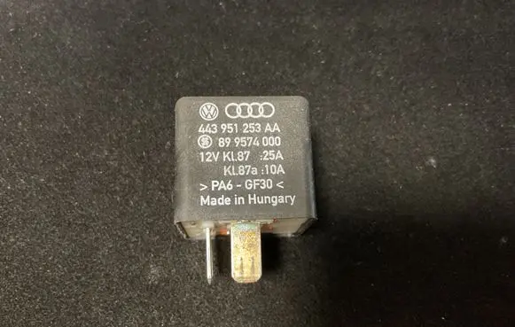 Audi A4 S4 B7 8E 8H Other relay 443951253AA 899574000
