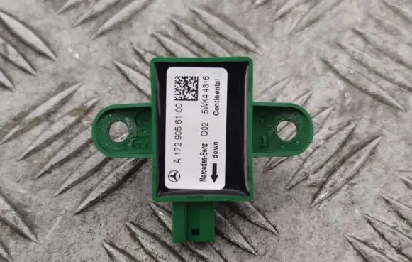 Mercedes-Benz CLS C218 X218 Airbag deployment crash/impact sensor A1729056100