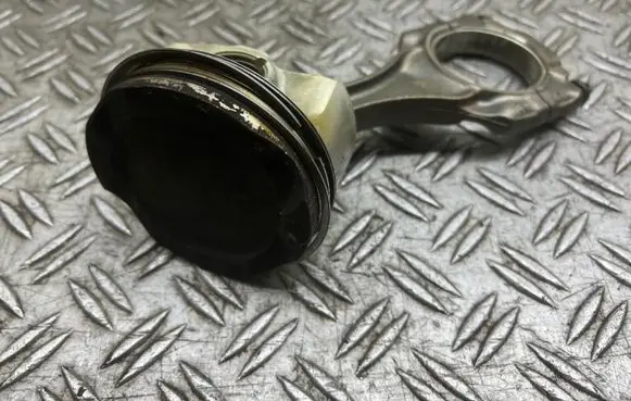 BMW 6 F06 Gran coupe Piston with connecting rod
