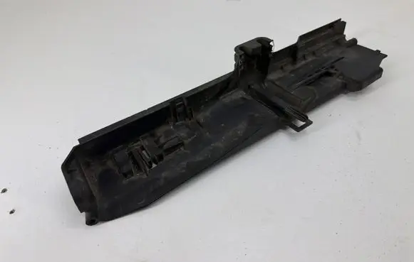 BMW 3 E90 E91 Radiator mount bracket 7524912