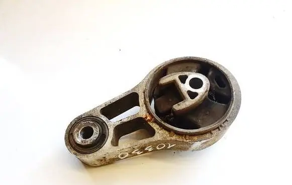 Engine mount bracket