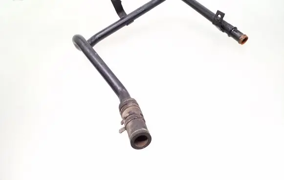 Volkswagen PASSAT B5.5 Engine coolant pipe/hose 059121065L