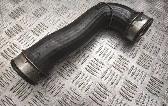 Volkswagen Touran I Intercooler hose/pipe 
