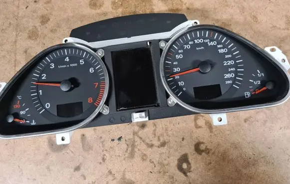 Audi A6 S6 C6 4F Speedometer (instrument cluster) 4F0920901B