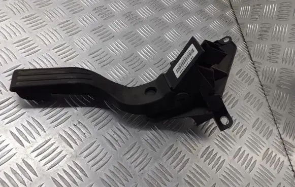 Ford Mondeo Mk III Accelerator throttle pedal 2S719F836DA