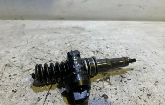 Skoda Octavia Mk2 (1Z) Fuel injector 038130073BN