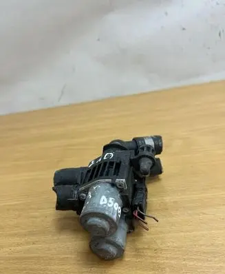 Mercedes-Benz E W210 Coolant heater control valve 0235451628 D5009