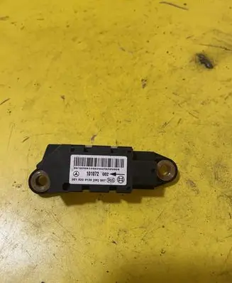 Mercedes-Benz E W211 Airbag deployment crash/impact sensor 0018209126