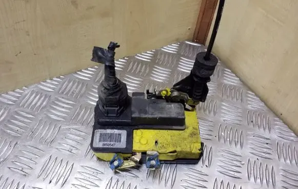 Volvo S60 Front door lock 8650547