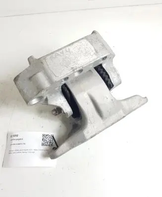 Toyota RAV 4 (XA50) Engine mount bracket