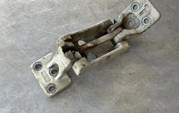 Mercedes-Benz Sprinter W906 Loading door lower hinge A9067400337