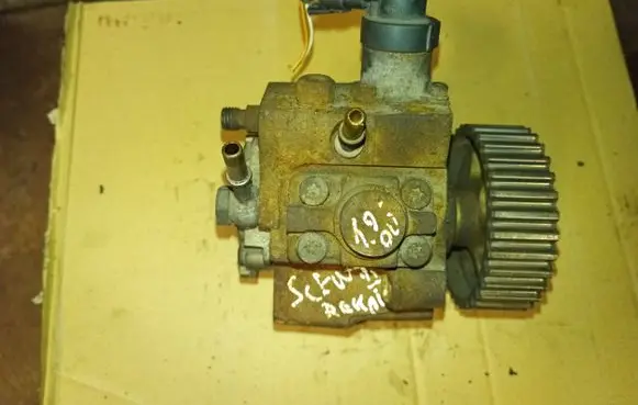 Renault Megane II Fuel injection high pressure pump 0445010148