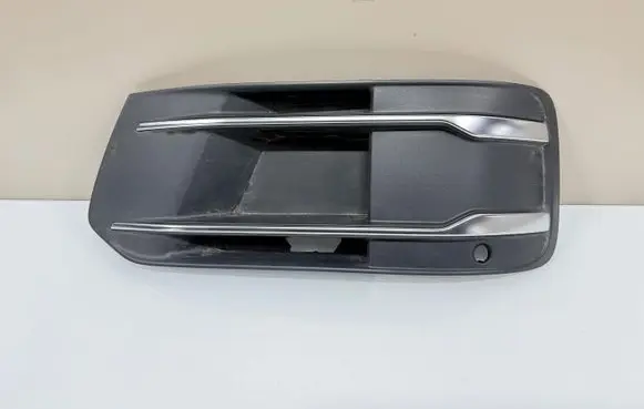 Audi Q7 4M Front fog light trim/grill 4M0807681Q