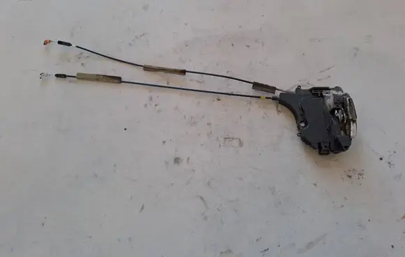 Mitsubishi Grandis Front door lock