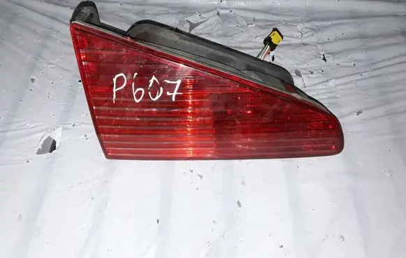Peugeot 607 Tailgate rear/tail lights