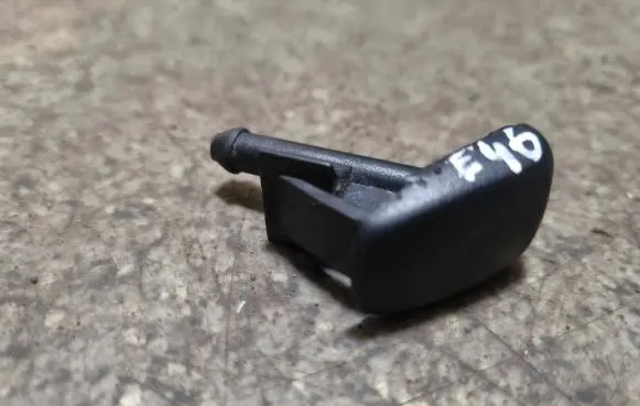 BMW 3 E46 Windshield washer spray nozzle 61601384859