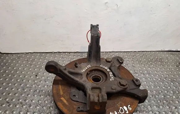 Renault Clio IV Front wheel hub spindle knuckle S25058096 400158668R