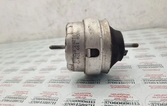 Volkswagen PASSAT B5.5 Engine mount bracket 8D0199379J