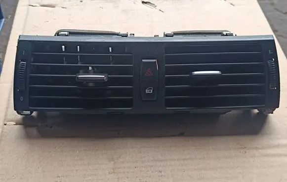 BMW X5 E70 Dash center air vent grill 7161801 6958654 7161802