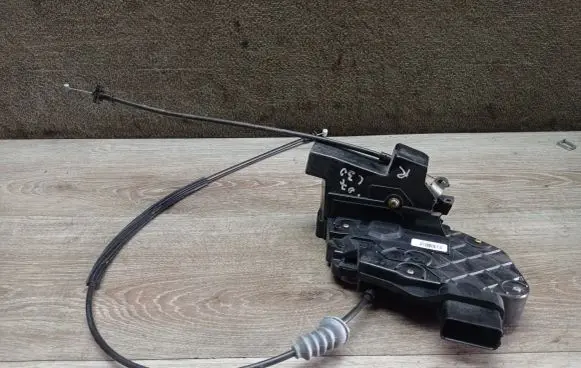 Volvo C30 Front door lock 30753658