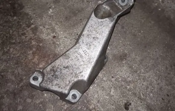 Audi A4 S4 B6 8E 8H Engine mounting bracket 8E0199307A