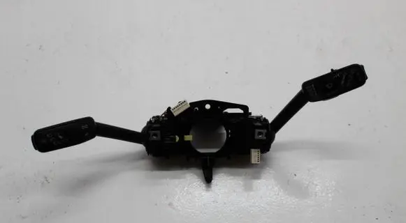 Volkswagen Golf VII Tailgate/trunk/boot open switch 