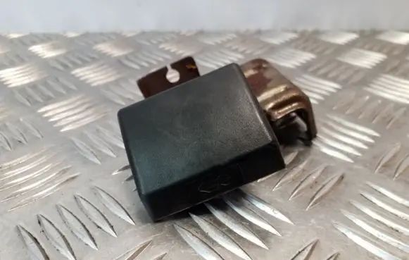 Nissan Primera Engine bonnet (hood) release handle