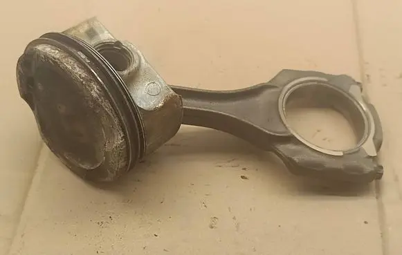 BMW 6 F06 Gran coupe Piston with connecting rod 89L106